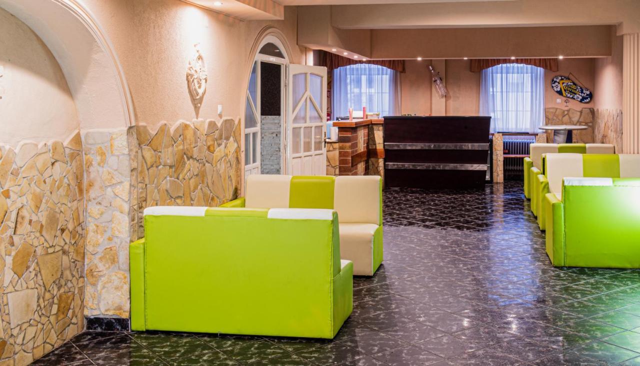 ماتيسالكا Komplex -Rendezvenytermek-Panzio-Apartman-Irodak- المظهر الخارجي الصورة