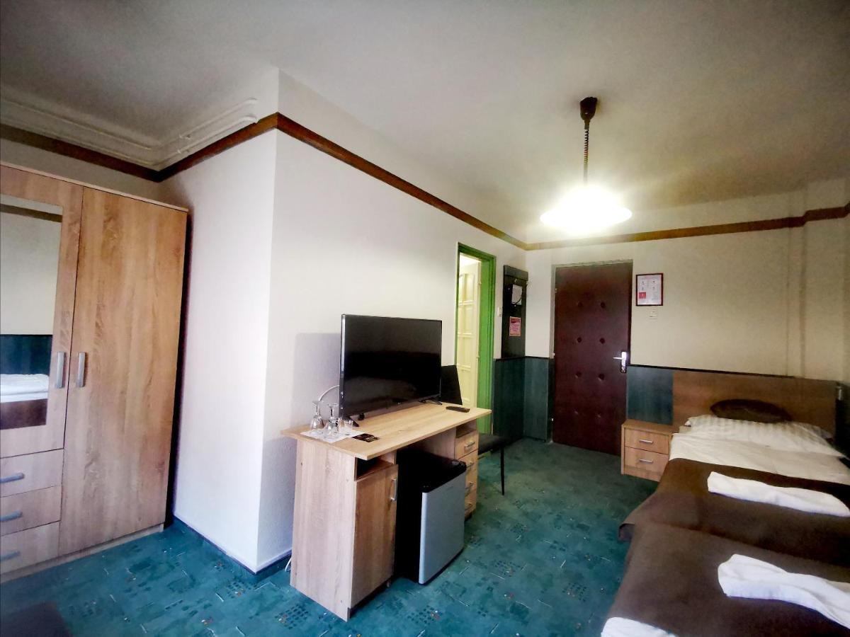 ماتيسالكا Komplex -Rendezvenytermek-Panzio-Apartman-Irodak- المظهر الخارجي الصورة