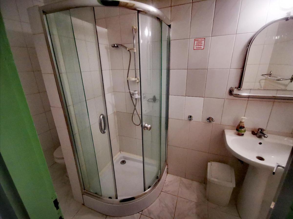 ماتيسالكا Komplex -Rendezvenytermek-Panzio-Apartman-Irodak- المظهر الخارجي الصورة