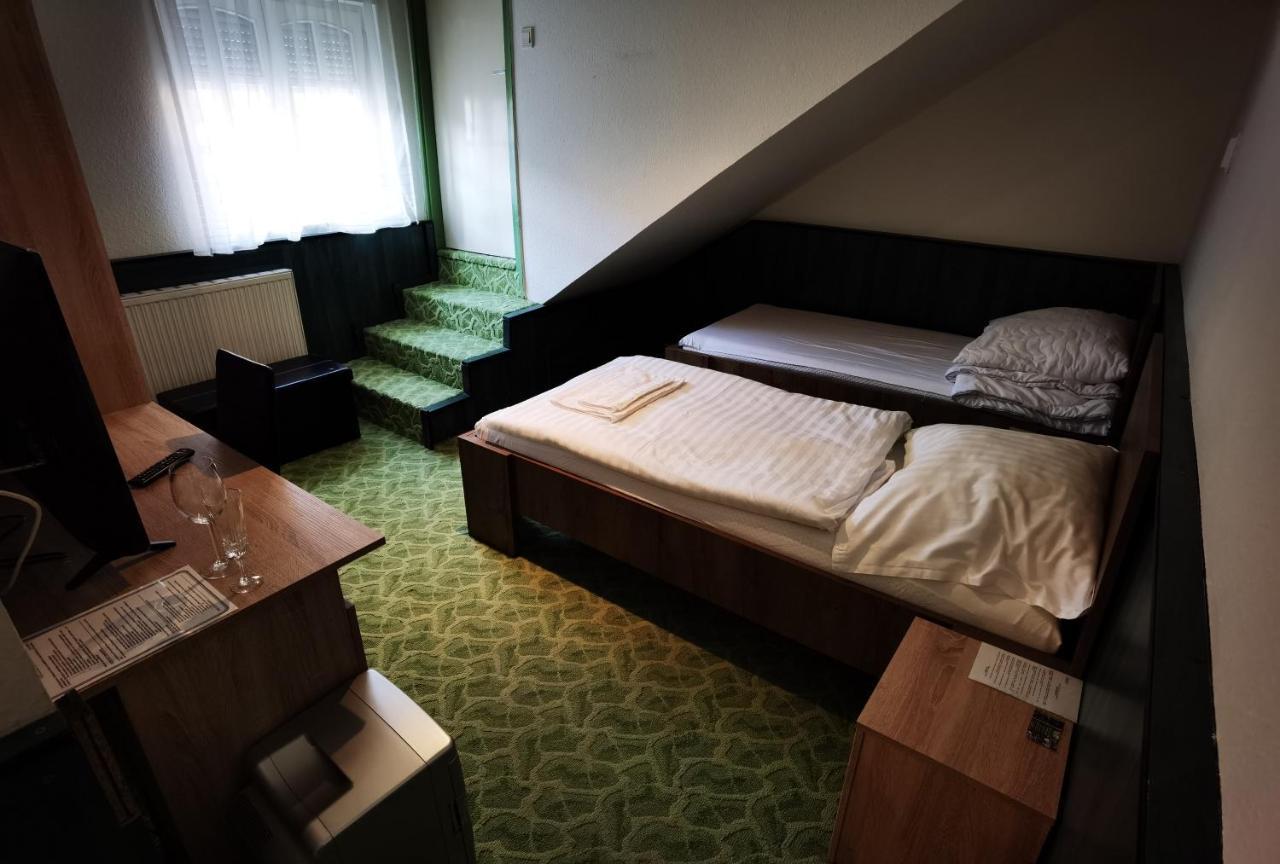 ماتيسالكا Komplex -Rendezvenytermek-Panzio-Apartman-Irodak- المظهر الخارجي الصورة