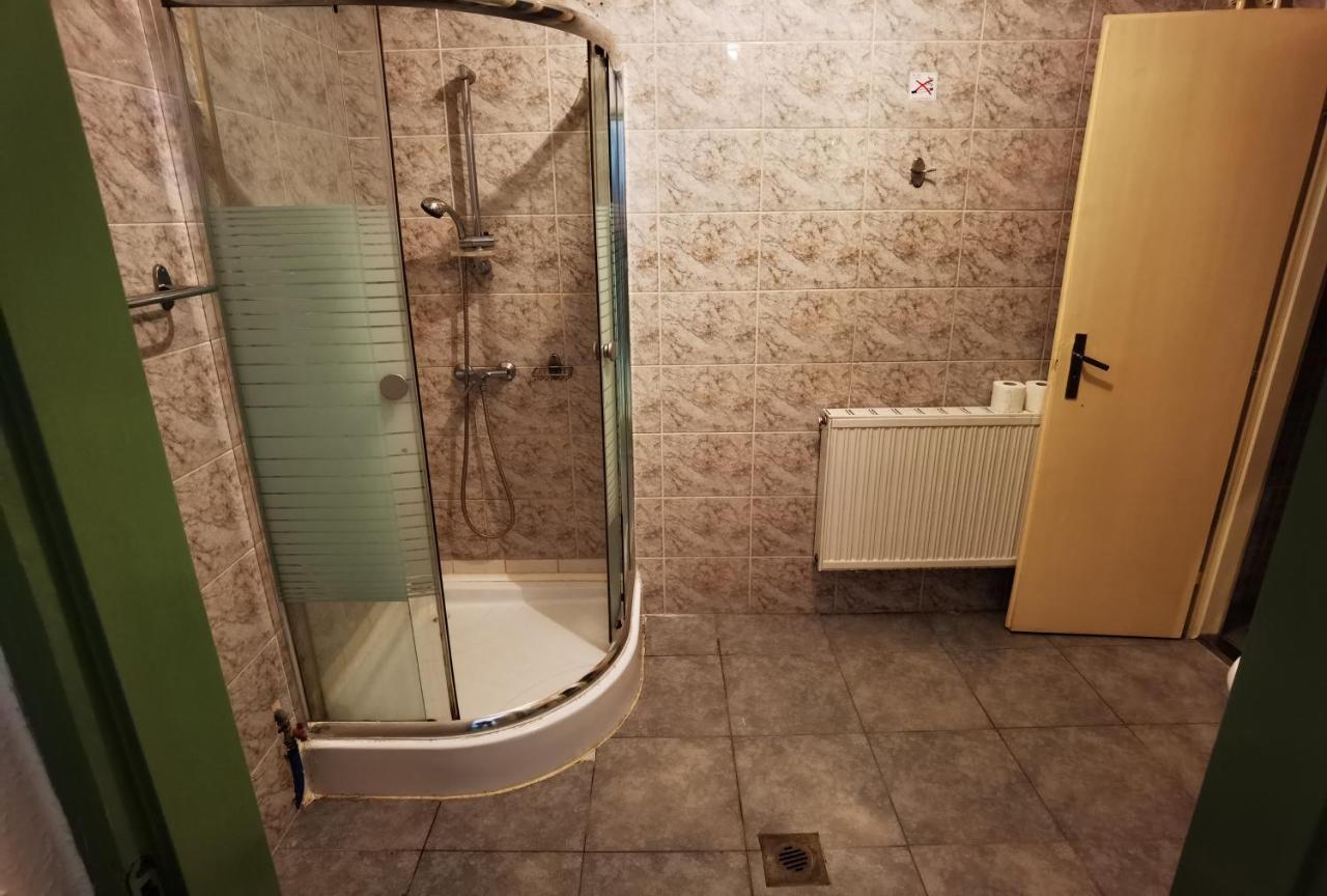 ماتيسالكا Komplex -Rendezvenytermek-Panzio-Apartman-Irodak- المظهر الخارجي الصورة