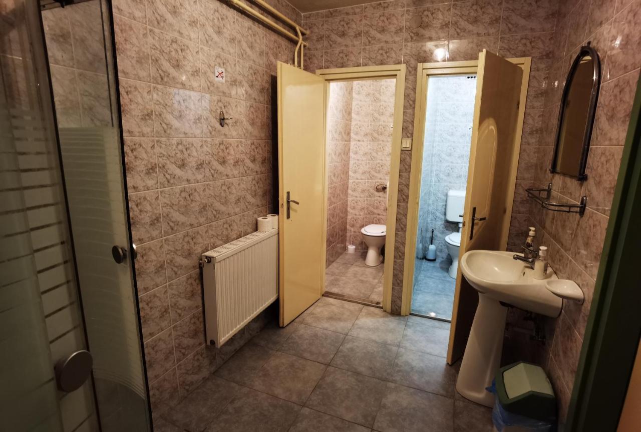 ماتيسالكا Komplex -Rendezvenytermek-Panzio-Apartman-Irodak- المظهر الخارجي الصورة